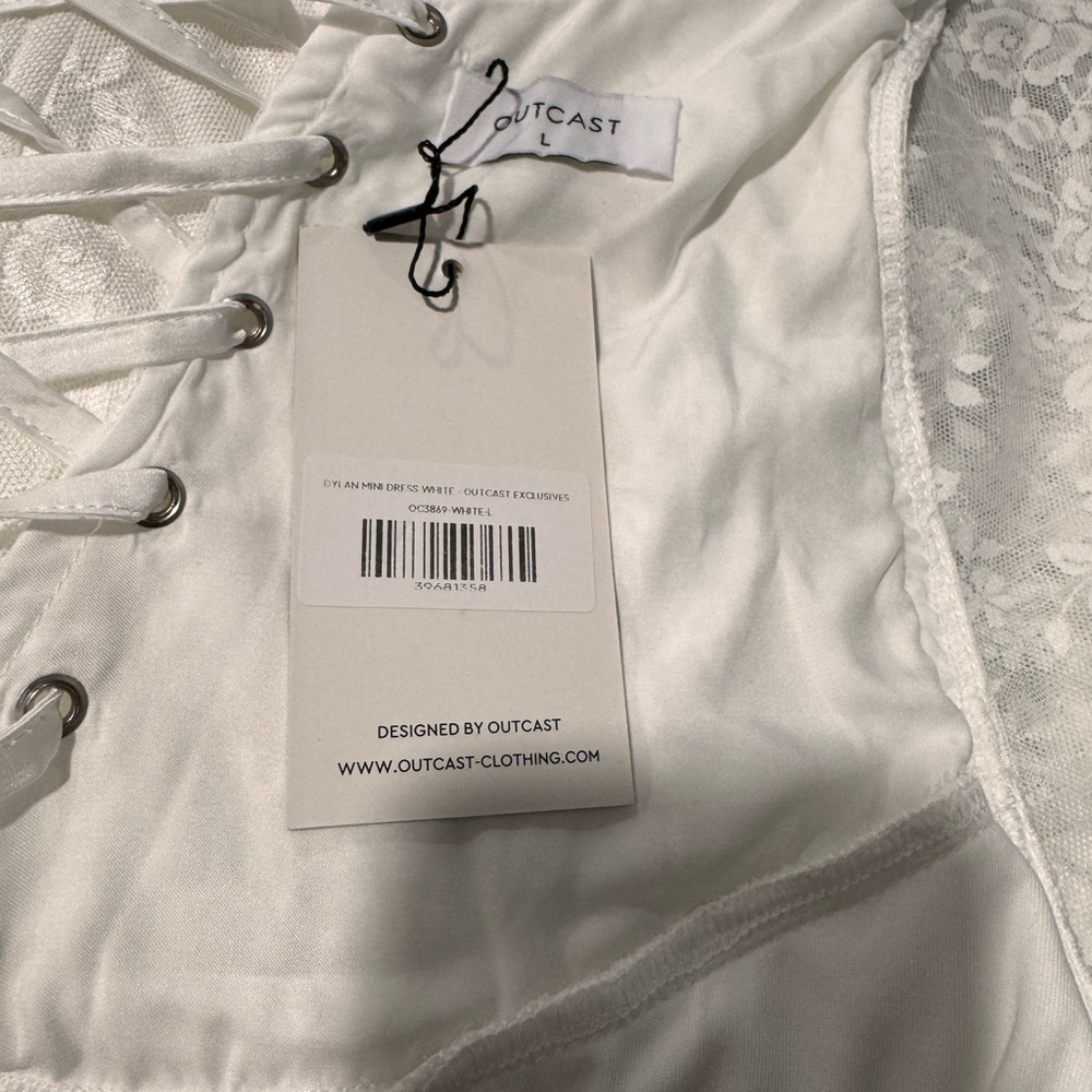 Chic White Lace Ruffle Chemise - Picture 11 of 12